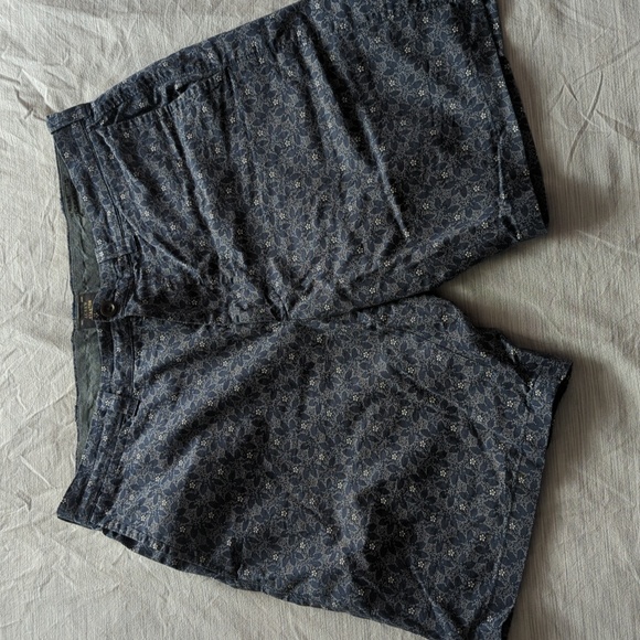 JCrew Blue and White Floral Shorts - 9" - Picture 1 of 3
